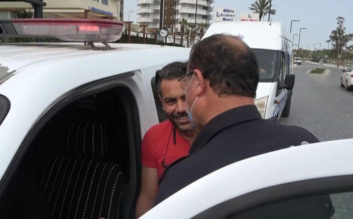 (Özel) Kısıtlamada sokakta yakalanıp ceza yiyince polislerin elini öpmek istedi -7