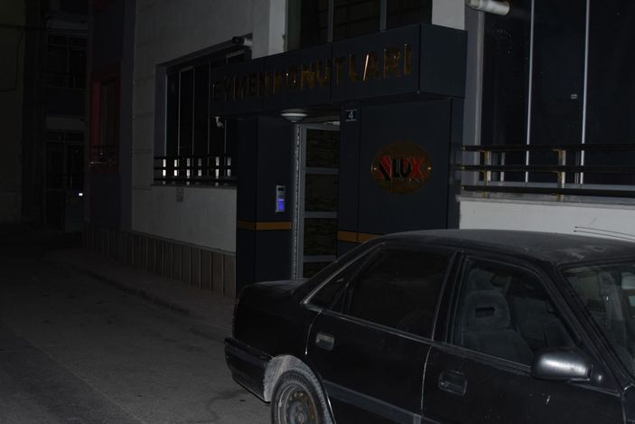 Eve girmesini söyleyen ağabeyini bıçaklayarak öldürdü -4