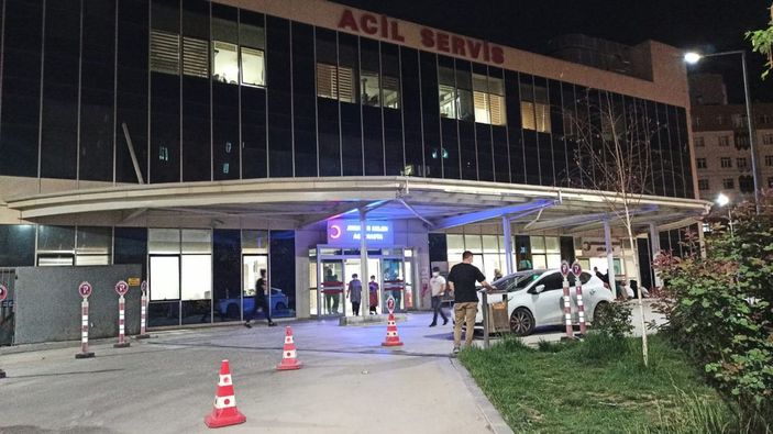 Eve girmesini söyleyen ağabeyini bıçaklayarak öldürdü -1