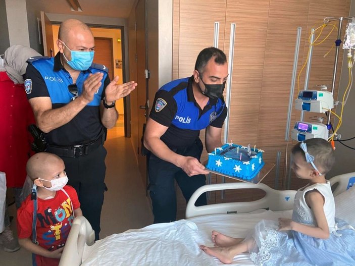 Polisten, lösemi tedavisi gören minik Miray’a doğum günü sürprizi -1