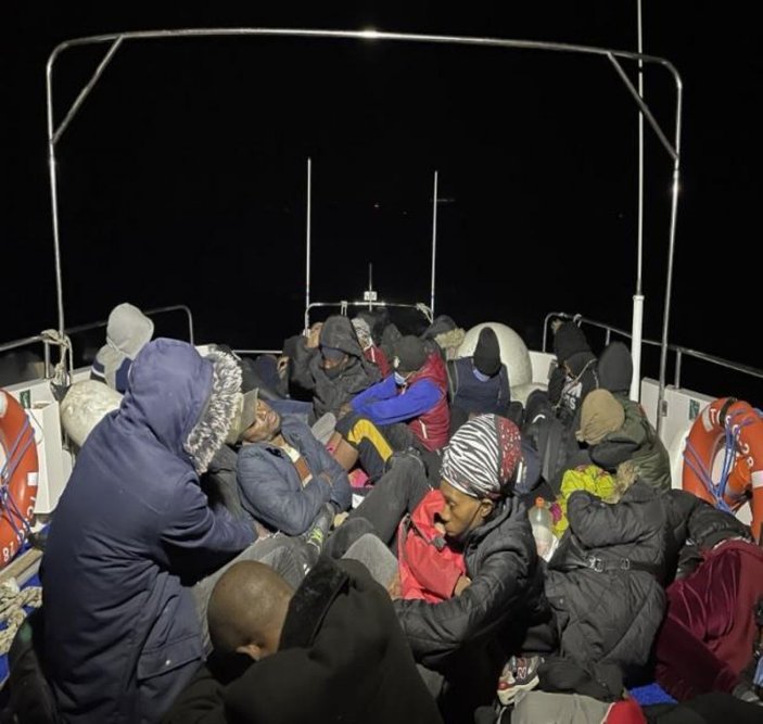 Yunanistan'ın geri ittiği 30 göçmen kurtarıldı -1