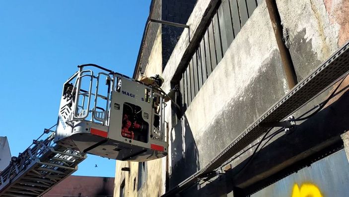 Sultangazi'de patenli çocuk itfaiye aracının altında kalmaktan son anda kurtuldu -7