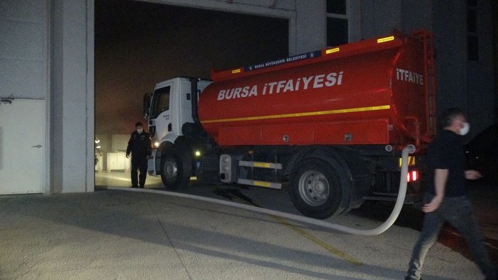Bursa'da kauçuk fabrikasında çıkan yangında, 6 işçi dumandan etkilendi -6