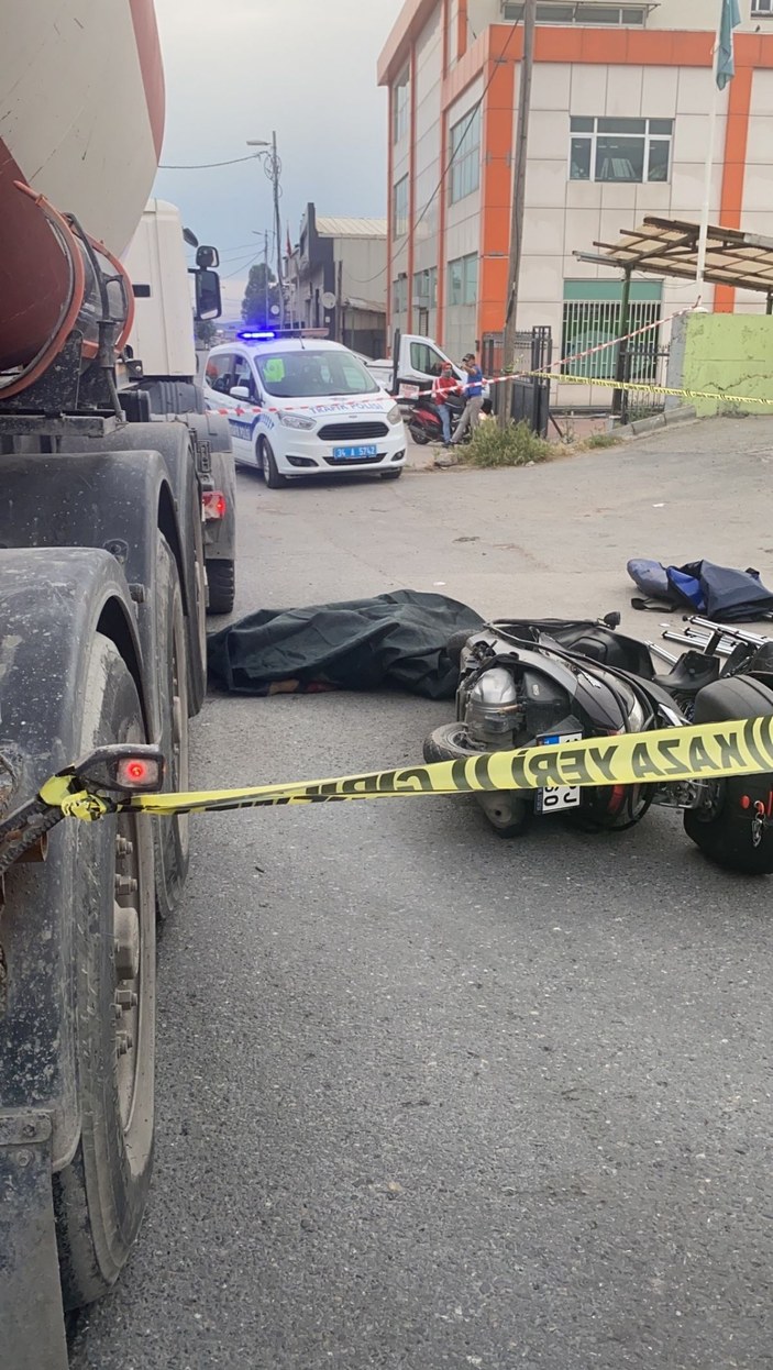 Ataşehir'de motosiklet sürücüsü beton mikserinin altında kalarak öldü -3