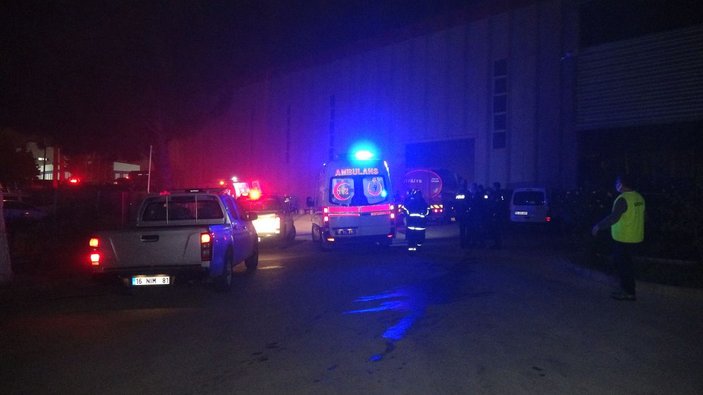 Bursa'da kauçuk fabrikasında çıkan yangında, 6 işçi dumandan etkilendi -7