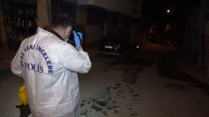 Çocukluk arkadaşını öldüresiye bıçakladı, hiçbir şey olmamış gibi izledi -3