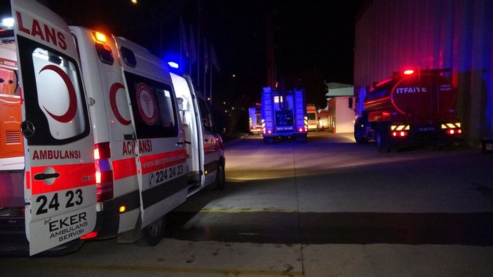 Bursa'da kauçuk fabrikasında çıkan yangında, 6 işçi dumandan etkilendi -2