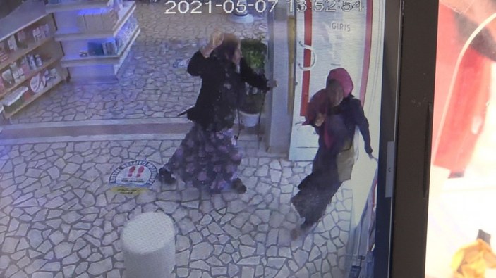 Kocaeli'de yaşlı kadın, parasını çalan hırsızları yakaladı