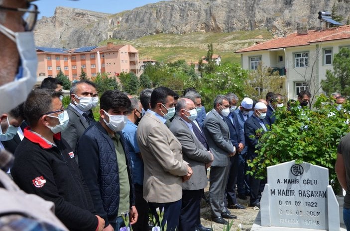 AK Parti'li Ünal, vefat eden dayısının cenazesine katıldı -2