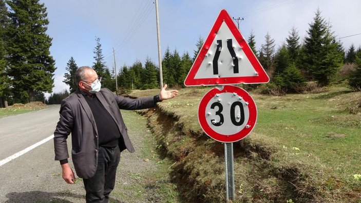 Trafik tabelaları magandaların hedef tahtası oldu -3