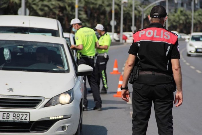 İzmir’de tam kapanma kurallarına uymayanlara 34 milyon liranın üzerinde ceza -1