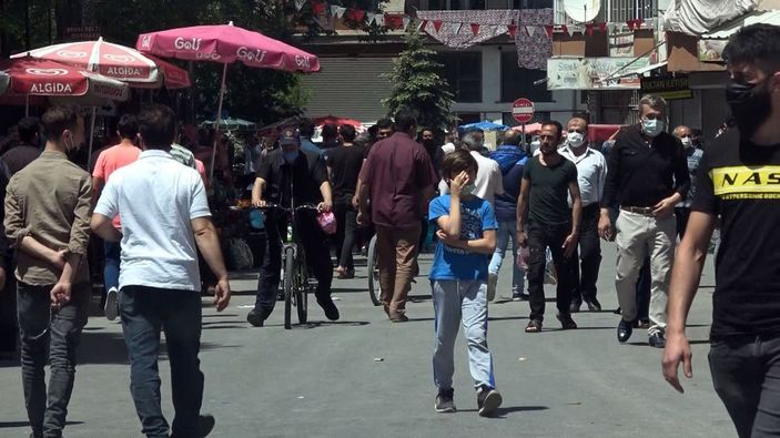 Seyyarlar sokak aralarına tezgah açtı, mahalleli akın etti -4