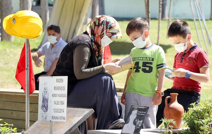 Soma maden faciasının 7'nci yıl dönümünde mezarlık ziyareti -7