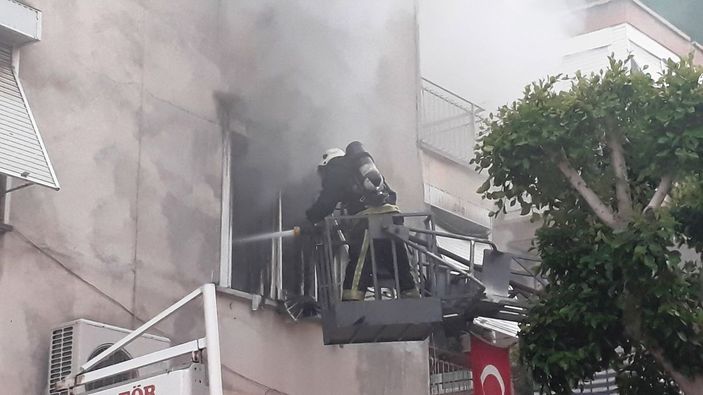 Bayram sabahı evlerinde yangın çıktı -4