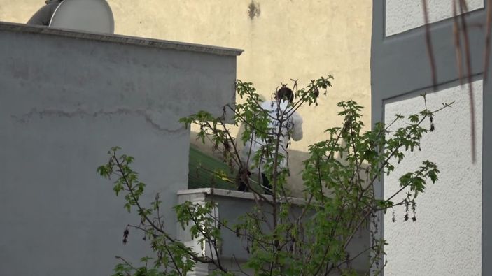 Bayram kutlayan maganda kendisini ve arkadaşını yaraladı -4