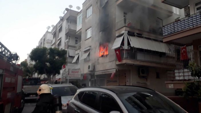 Bayram sabahı evlerinde yangın çıktı -3
