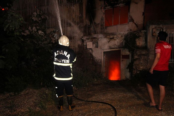 Adana'da metruk binada çıkan yangın endişe yarattı -7