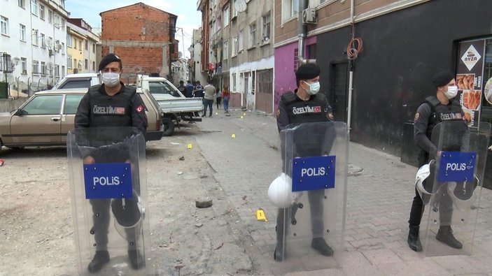 Gaziosmanpaşa'da mahalle kavgası kanlı bitti: 3 yaralı -4