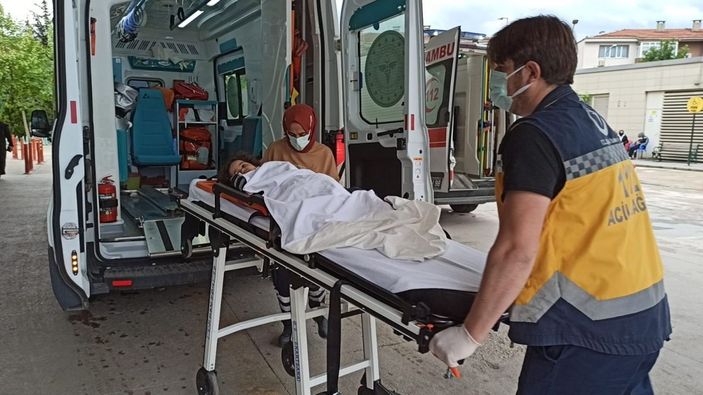 Balkondan düşen küçük çocuğu ölümden koltuk kurtardı -2