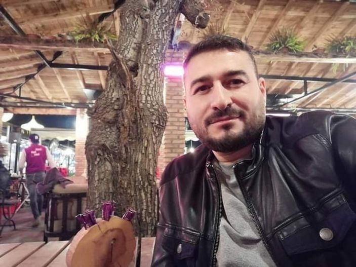 Direksiyon hakimiyetini kaybeden sürücü beton elektrik direğine çarptı: 2 ölü -5