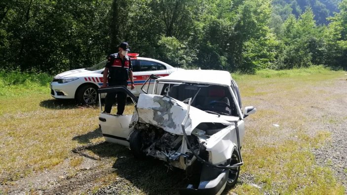 Karabük'te tünelde 2 otomobil kafa kafaya çarpıştı