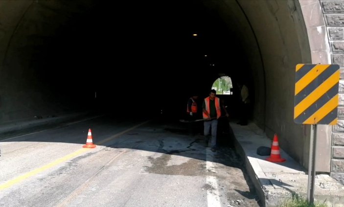 Karabük'te tünelde 2 otomobil kafa kafaya çarpıştı