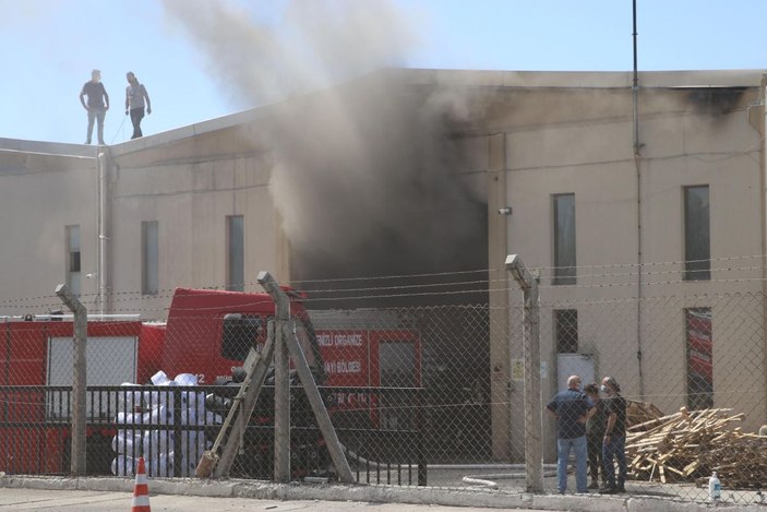 Fabrika yangınında 4 işçi dumandan etkilendi -8
