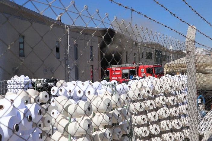 Fabrika yangınında 4 işçi dumandan etkilendi -3