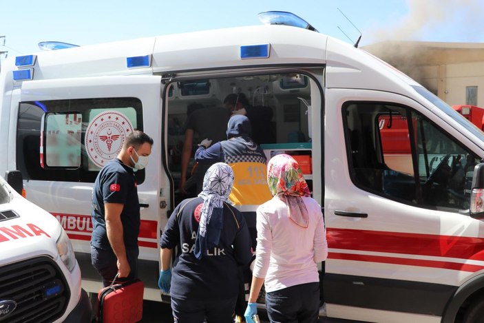 Fabrika yangınında 4 işçi dumandan etkilendi -4