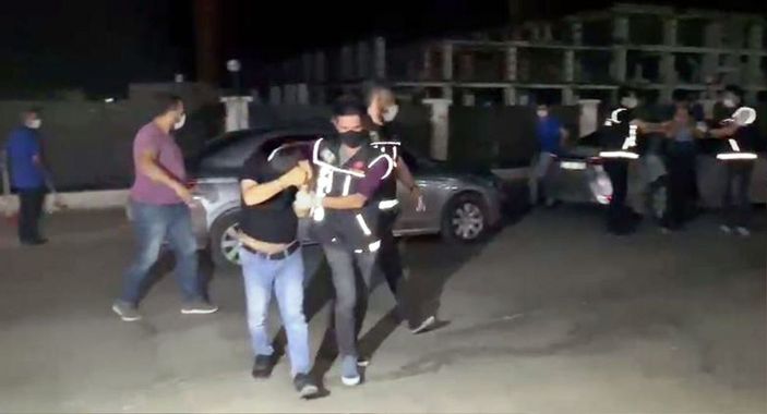 Kovalamacayla yakalanan 2 şüphelinin üzerinden uyuşturucu çıktı -2