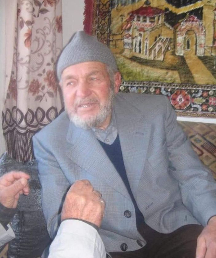 Kayıp olarak aranırken, traktörünün altında cesedi bulundu -1