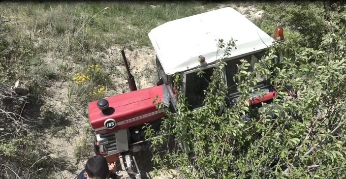 Kayıp olarak aranırken, traktörünün altında cesedi bulundu -7