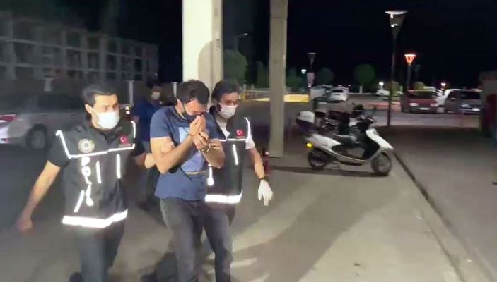 Kovalamacayla yakalanan 2 şüphelinin üzerinden uyuşturucu çıktı -3