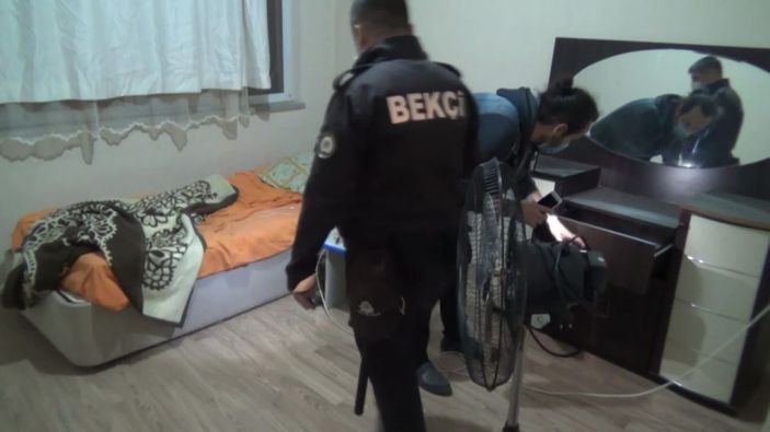 Apartmanı kumarhaneye çeviren 20 kişi suç üstü yakalandı -5