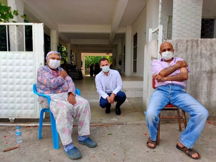 Aşıdan korkan yaşlı çifti, sağlık ekipleri ikna etti -2