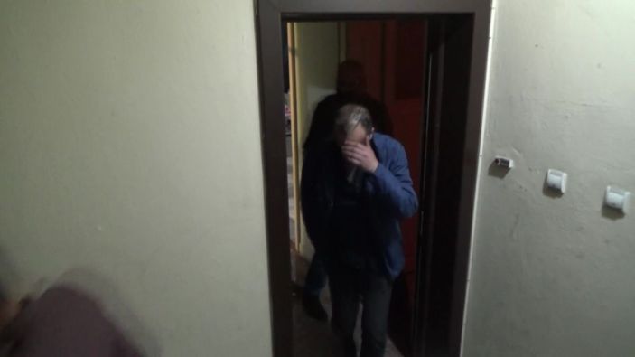 Apartmanı kumarhaneye çeviren 20 kişi suç üstü yakalandı -3
