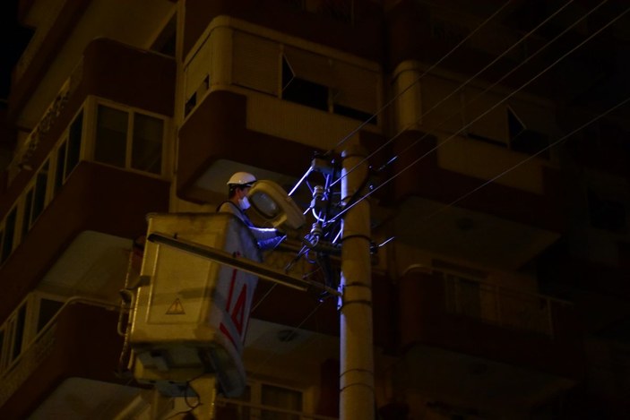 Kablo çaldığı sırada elektrik akımına kapılan şüpheli hayatını kaybetti -9