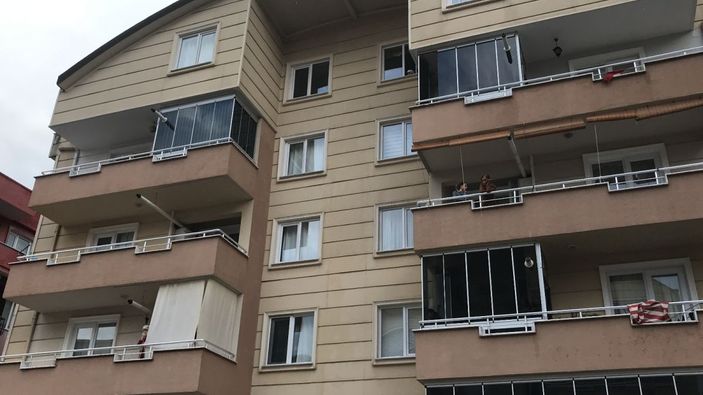 Komşular arasında satırlı bıçaklı kavga: 1’i ağır 4 yaralı -3