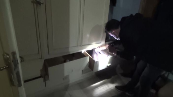 Apartmanı kumarhaneye çeviren 20 kişi suç üstü yakalandı -6
