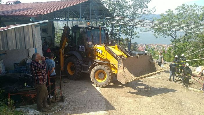 Besi çiftliğinden yangın; itfaiye eri yaralandı -3