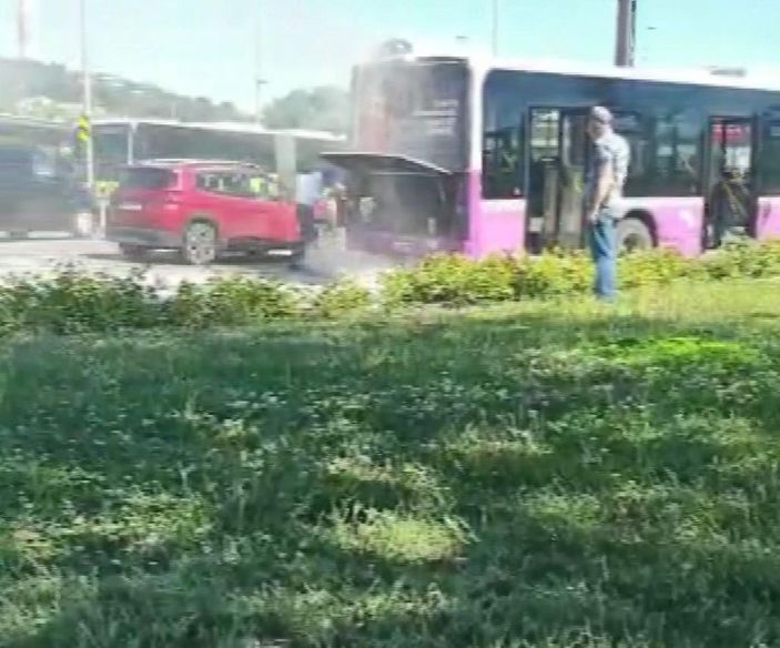 Yolcu otobüsünde yangın paniği -4