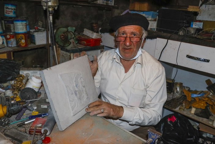 Suriyeli göçmen, sönmüş volkanik taşlara Asur tabletlerini işliyor -1