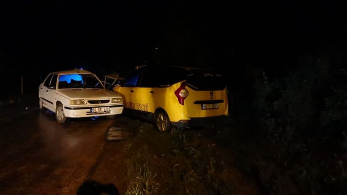 Tokat’ta taksi ile otomobil çarpıştı: 6 yaralı -4
