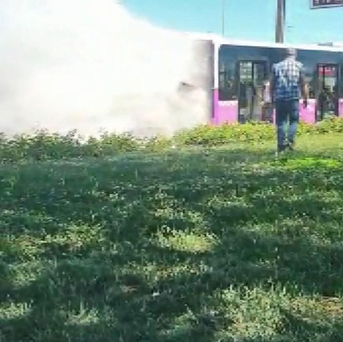 Yolcu otobüsünde yangın paniği -1