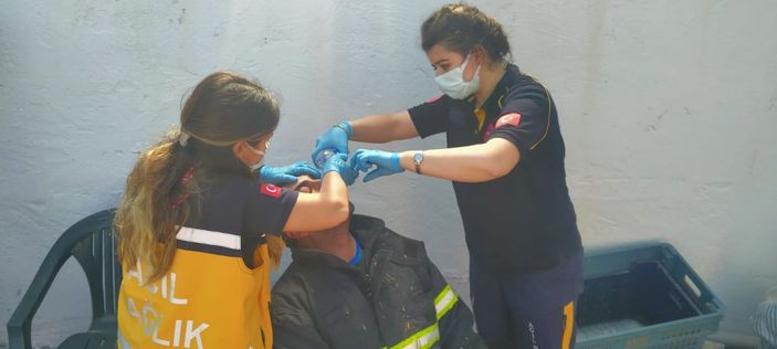 d Besi çiftliğinden yangın; itfaiye eri yaralandı -4