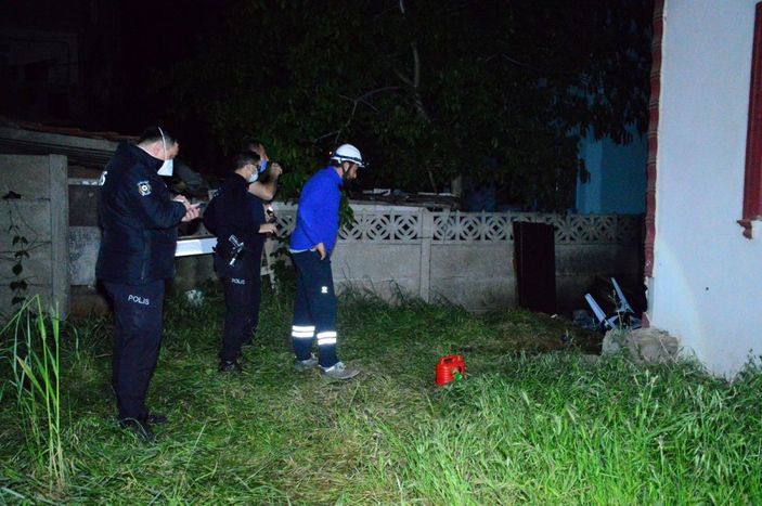 i 3 katlı binada yangın paniği...İtfaiye ekipleri yangını söndürmek için seferber oldu -5