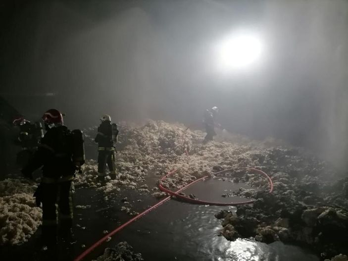 Fabrikada çıkan yangın söndürüldü -1