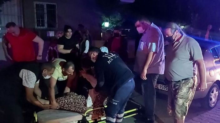 i 3 katlı binada yangın paniği...İtfaiye ekipleri yangını söndürmek için seferber oldu -9