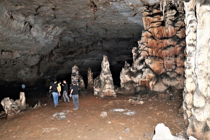 Diyarbakır'daki gizemli mağara, definecilerin talanına uğradı -3
