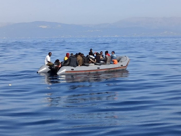 Türk kara sularına itilen 24 göçmen Çeşme açıklarında kurtarıldı  -2